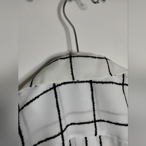 Apt. 9 (Size M) Black & White Grid Pattern Button Front Roll Tab Sleeves Blouse - Picture 9 of 11